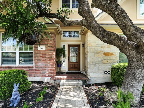2nd image of 1127 Olympic Club