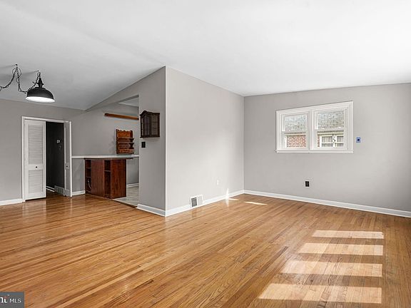 4th image of 540 Wanamaker Rd
