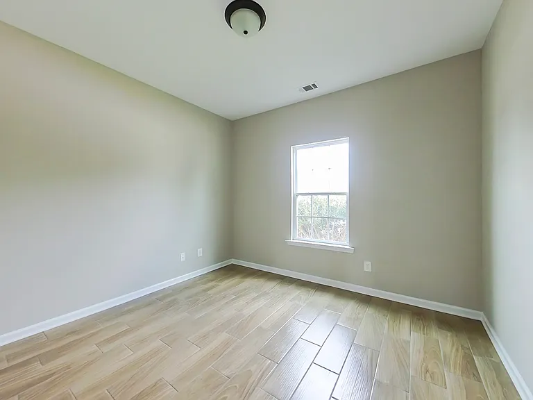 760 Keyes Dr — Photo 17