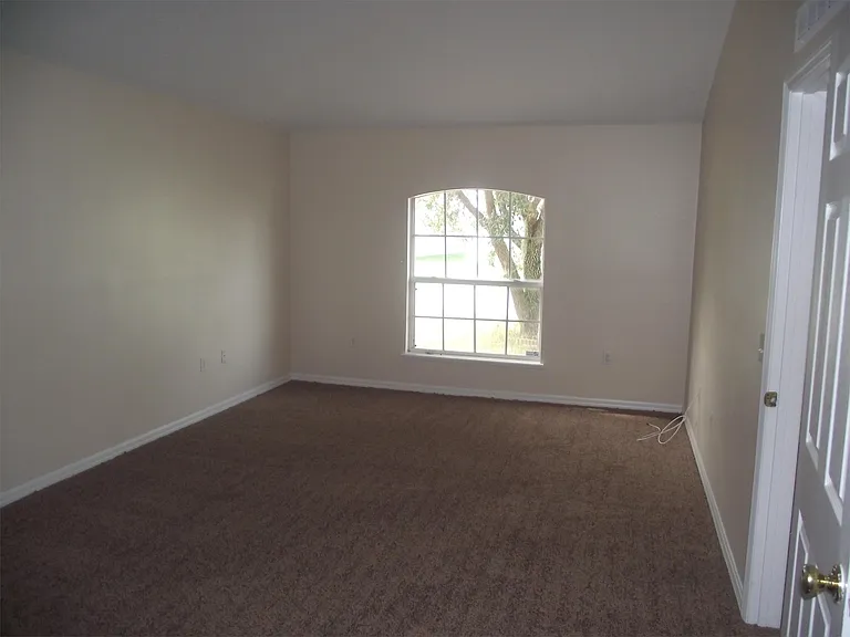 255 Lobelia Dr — Photo 8