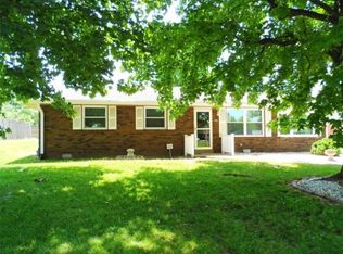 206 Elizabeth Dr, Belleville, IL 62226