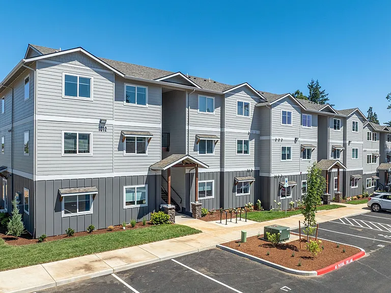 LIBERTY CREST APARTMENTS — Photo 16