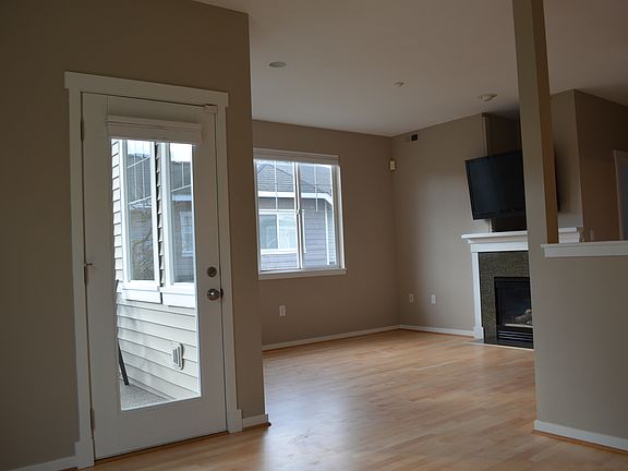 3rd image of 1601 NE Katsura St Unit 105