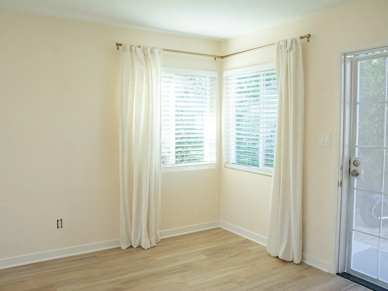 2 bed, 750 sqft, $3,400 — Photo 4