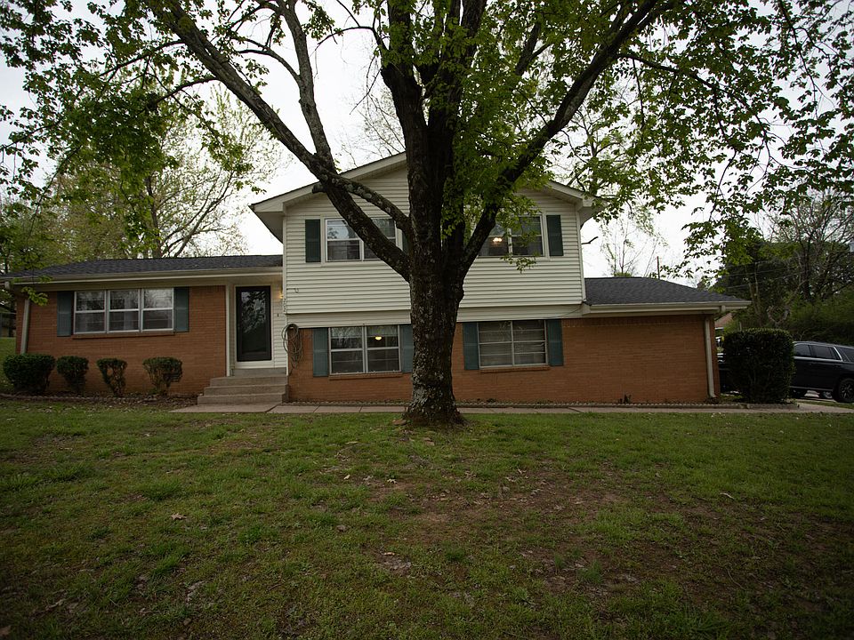 1st image of 202 E Elm St