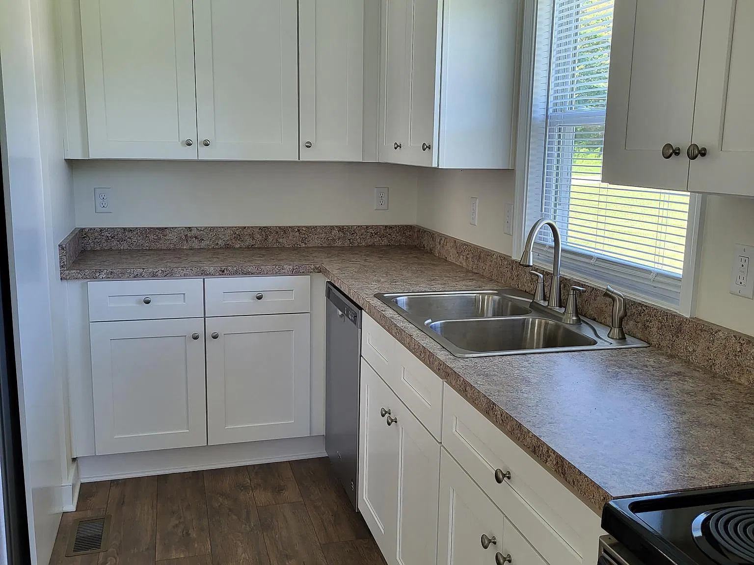 3 bed, 960 sqft, $1,950 — Photo 3