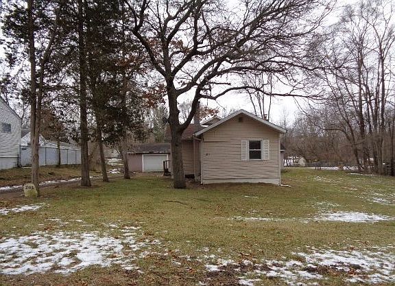 2nd image of 201 Showerman Rd
