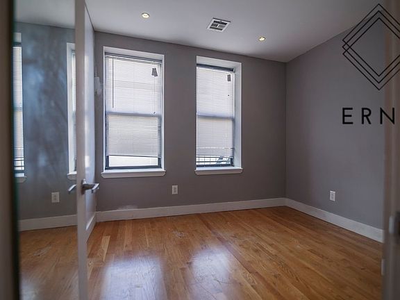 5th image of 921 Broadway #2X