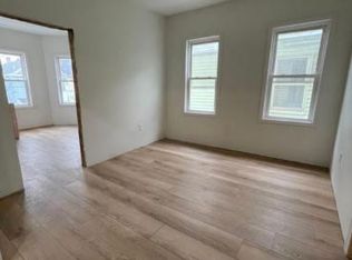 30 Gillooly Rd, Chelsea, MA 02150