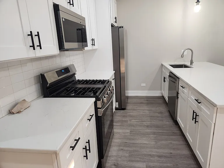 4053 S Prairie Ave #2 — Photo 4