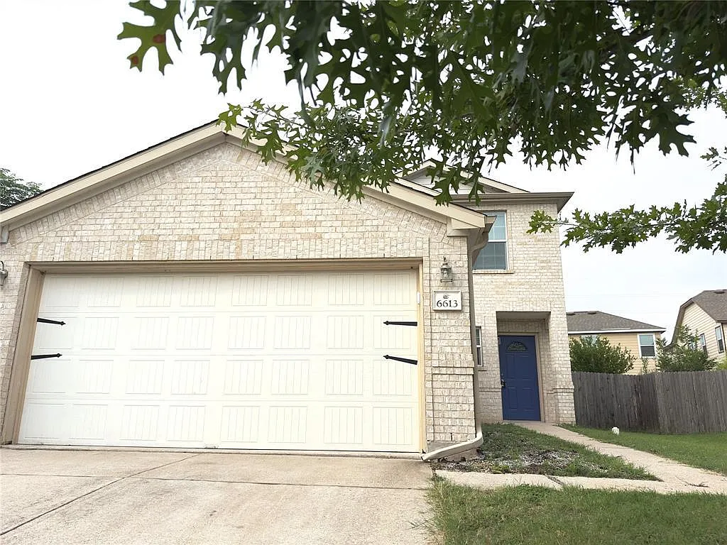 3 bed, 2.5 bath, 1665 sqft, $1,950 — Photo 1