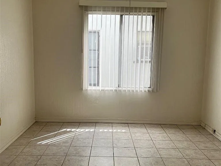600 E Maple St #600 — Photo 5
