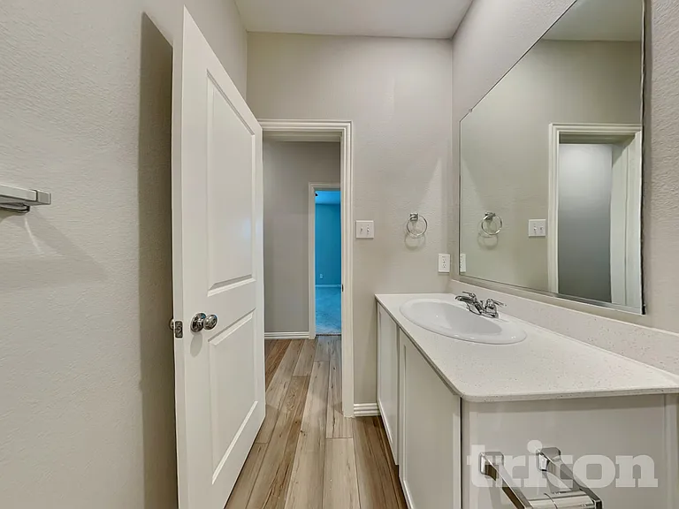 2106 Silver Charm Ln — Photo 14