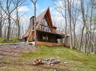 105 Ledge Rock Pl, Milford, PA 18337