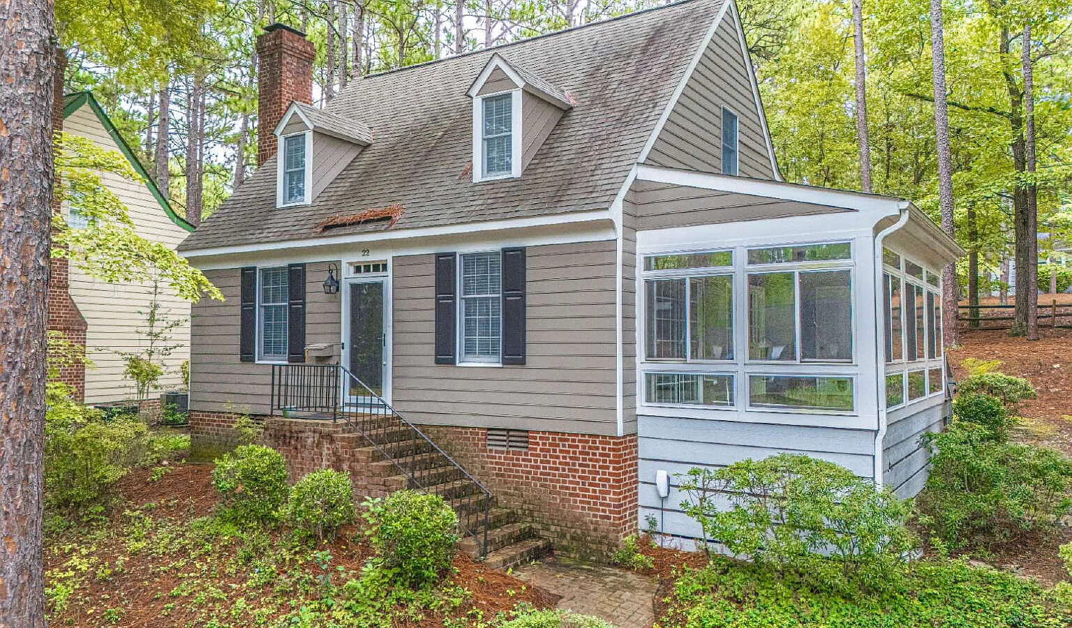 3 bed, 3.0 bath, 2120 sqft, $2,200 — Photo 2
