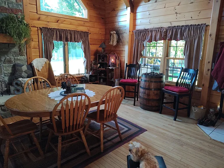 818 Fischer Rd — Photo 4