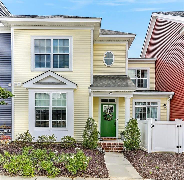 1st image of 605 Promenade Ln