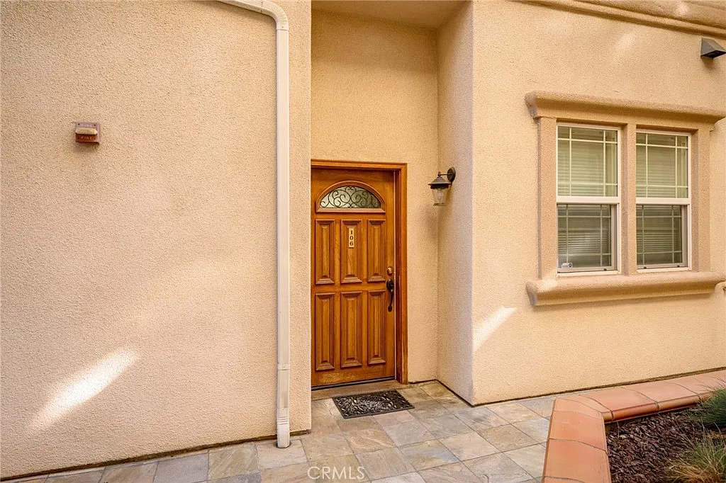 2 bed, 1270 sqft, $4,000 — Photo 2