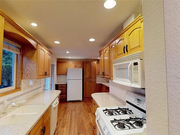 5th image of 1818 E Highland Ave
