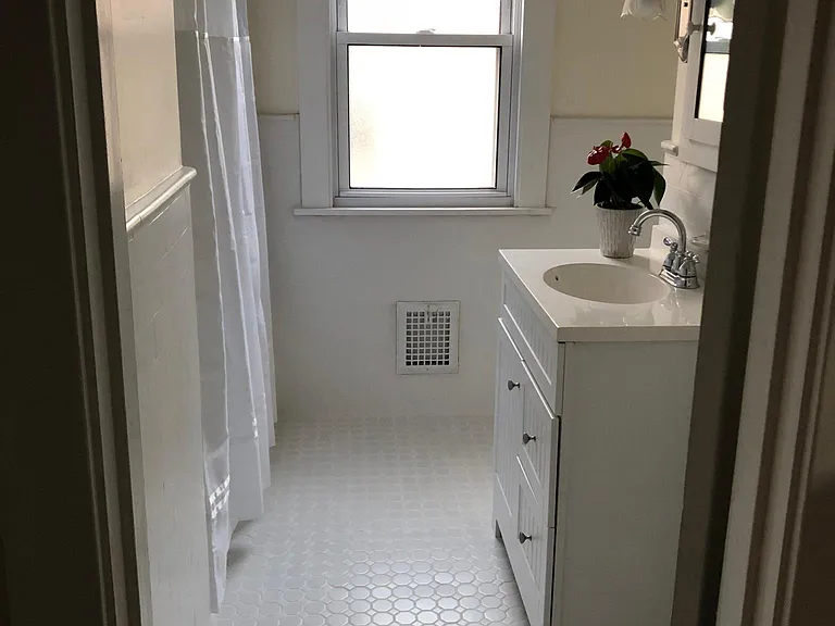 233 Sieaforth Ave — Photo 14
