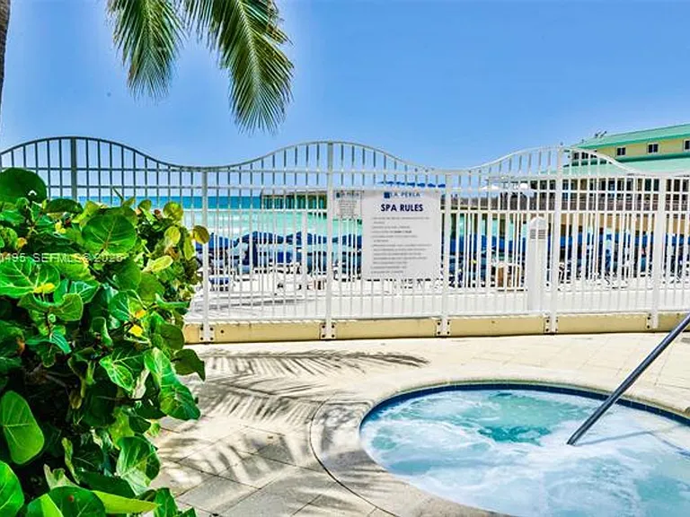 16699 Collins Ave #CU-2004 — Photo 27