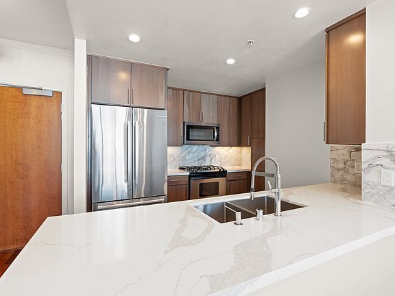 3rd image of 400 Beale St APT 1505