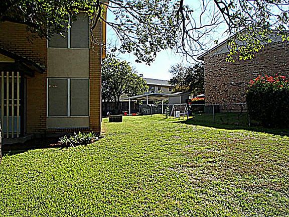 3rd image of 2716 Patricia Ln