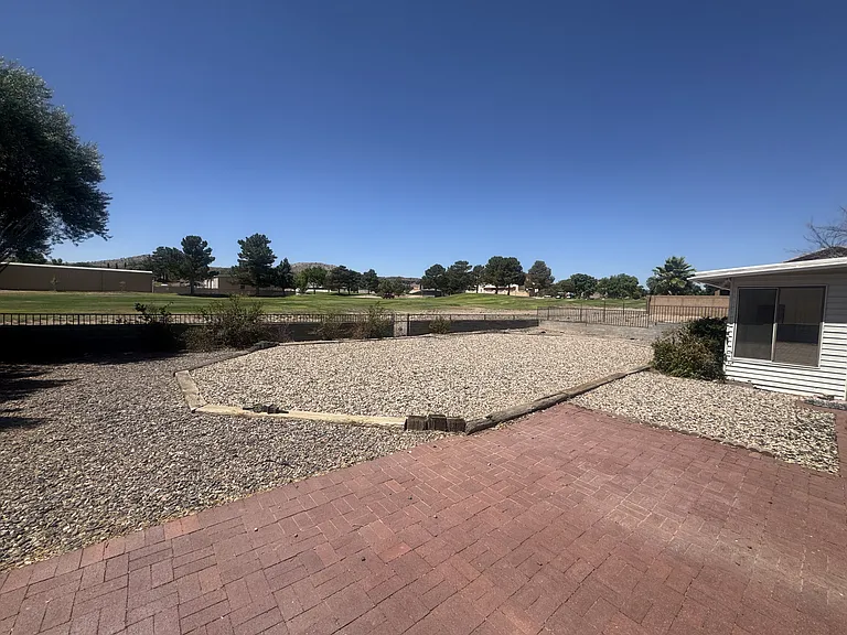 935 Country Club Dr — Photo 9