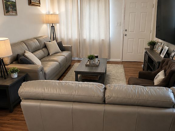 2nd image of 3138 Ingelow St #3138