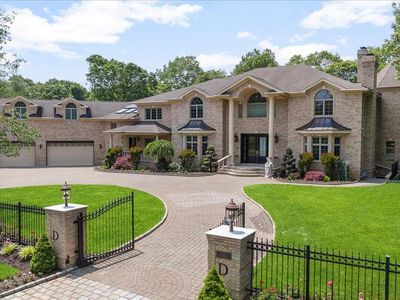 135 Millet Street N, Dix Hills, NY, 11746