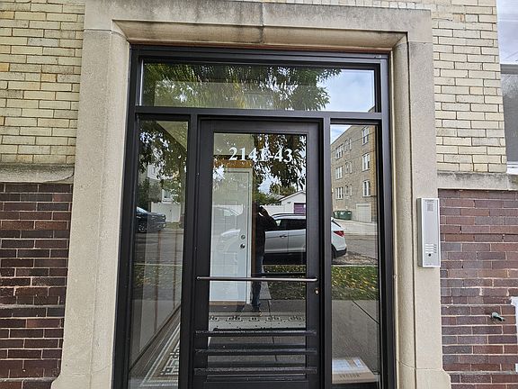 2nd image of 2135 W Ainslie St #2141-2