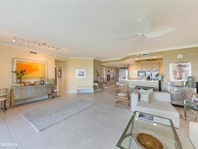 425 Cove Tower Dr APT 803, Naples, FL, 34110
