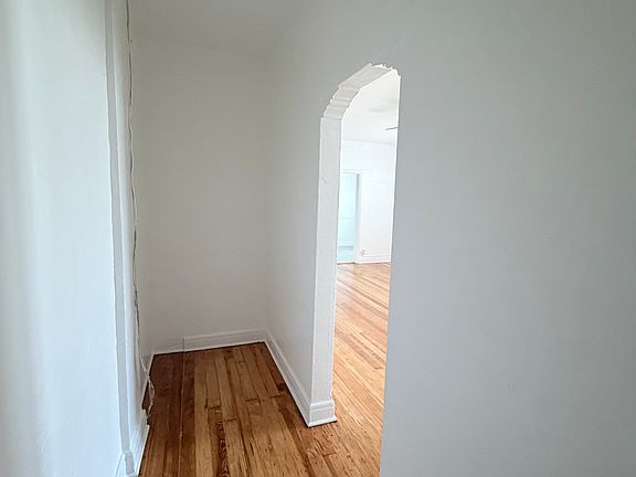 4th image of 320 S Kingsley Dr #302