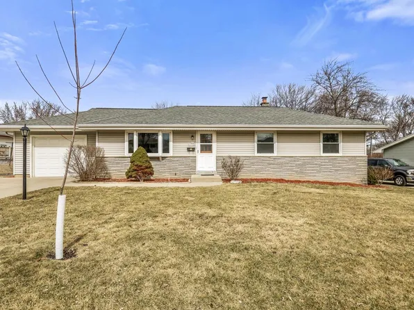 N93W17348 Devon Wood ROAD, Menomonee Falls, WI 53051