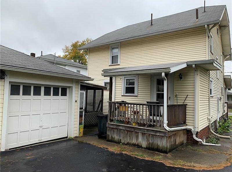 2nd image of 835 W Ridge Ave
