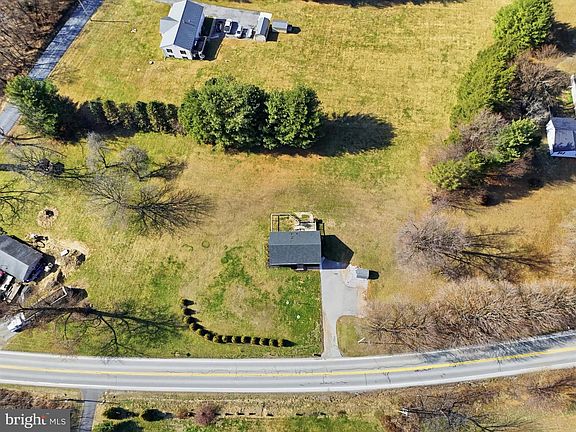 4th image of 339 Lay Rd