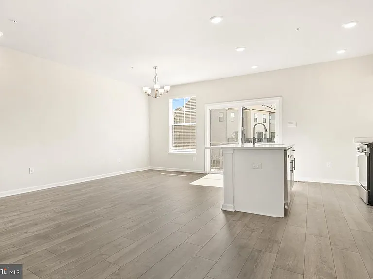 450 Herringbone Way — Photo 8