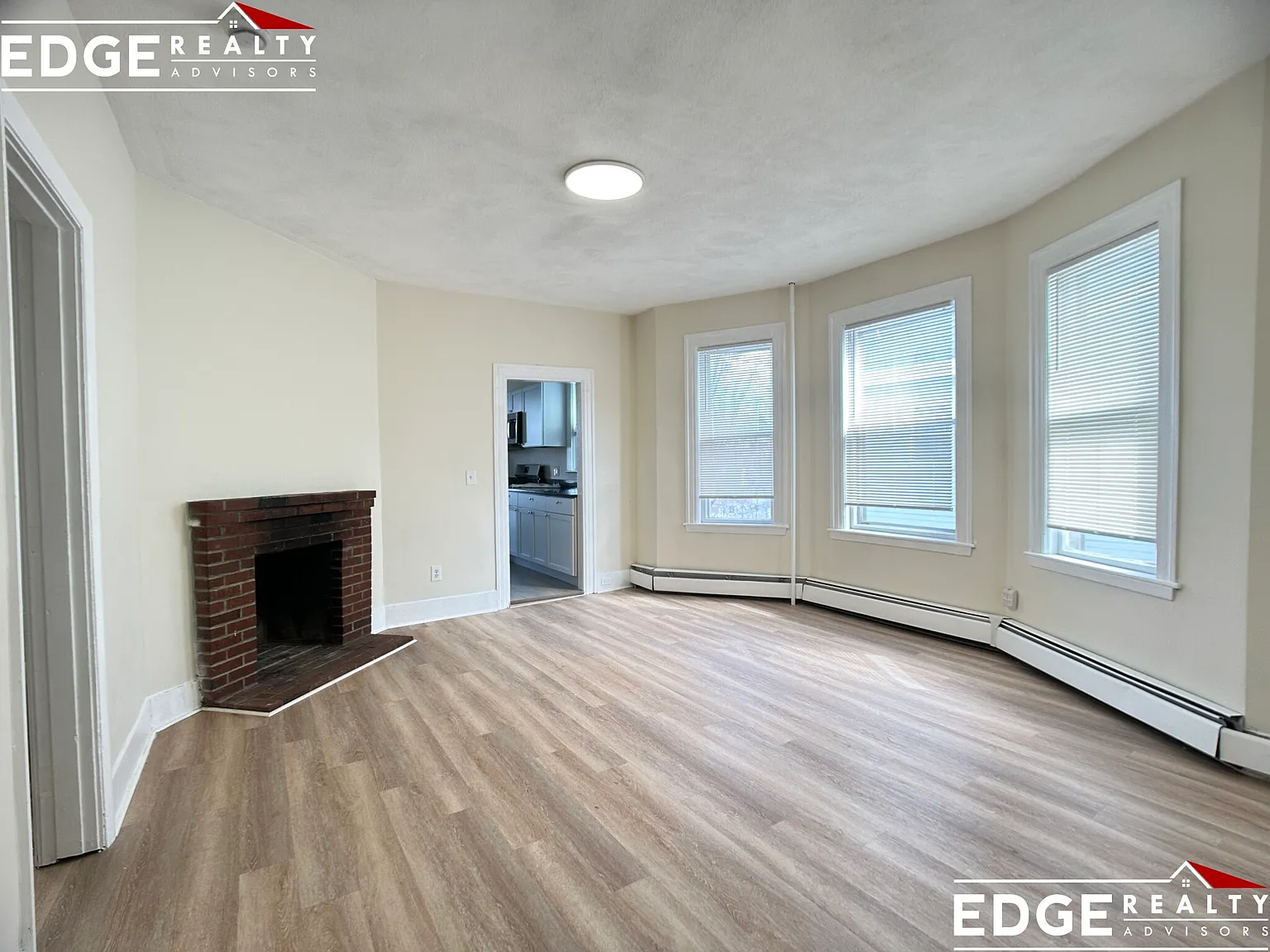 4 bed, 1.5 bath, $4,100 — Photo 3