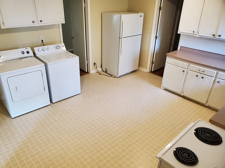 223 S West St #D — Photo 11