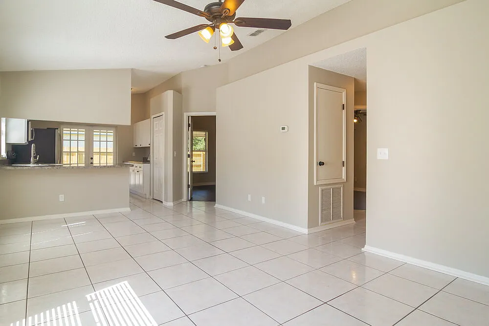 3 bed, 2.0 bath, 1149 sqft, $2,150 — Photo 3