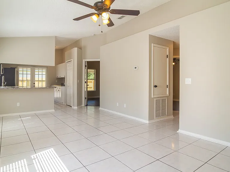 13500 Glasser Ave — Photo 3