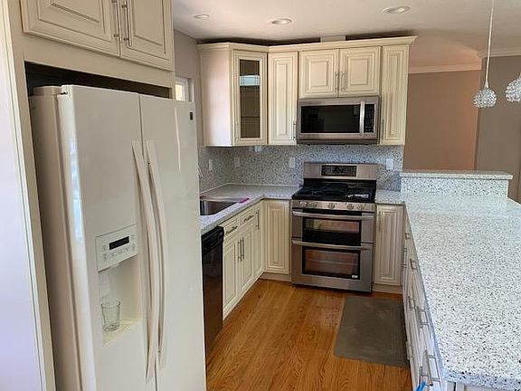5th image of 1075 Merrimac Dr