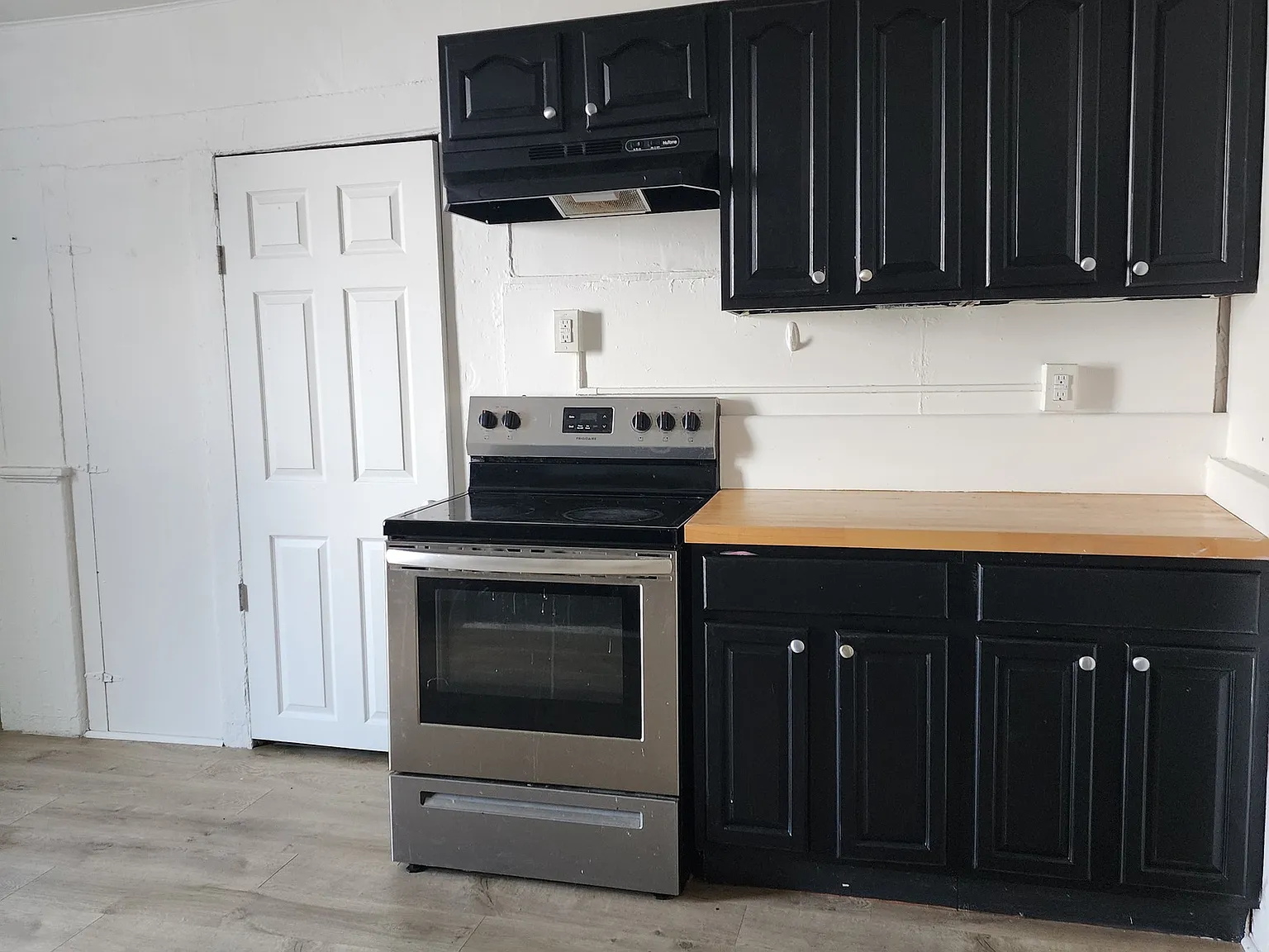 4 bed, 1.0 bath, 1114 sqft, $2,350 — Photo 3