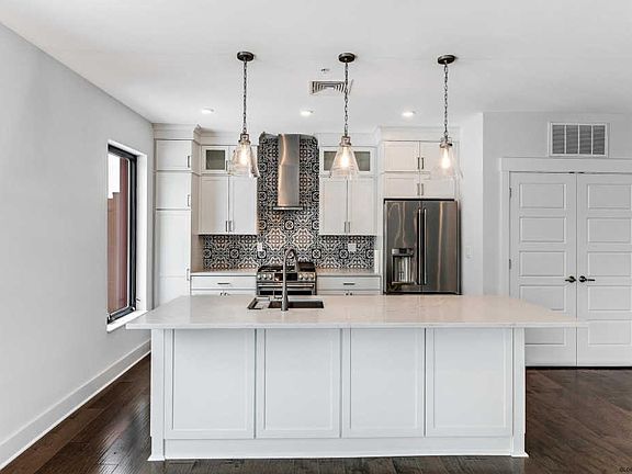 3rd image of 116 West Ave #402