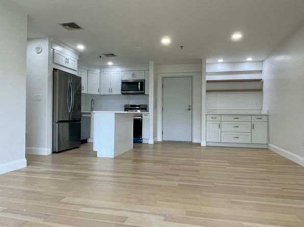 500 Washington St APT 306