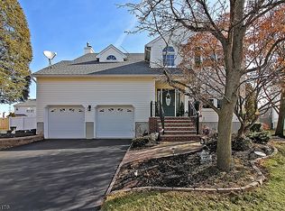6 Simonson Ln, Hillsborough, NJ 08844