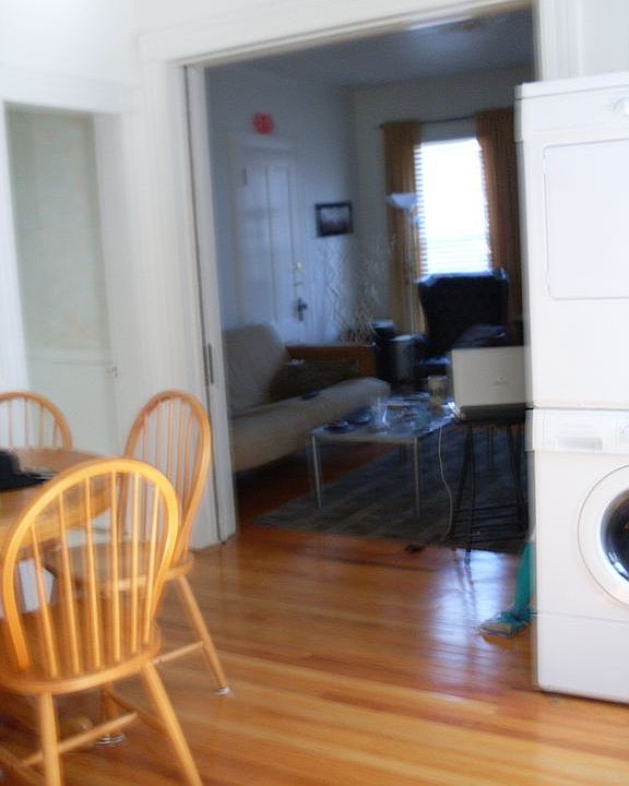 kitchen-dining looking to lr