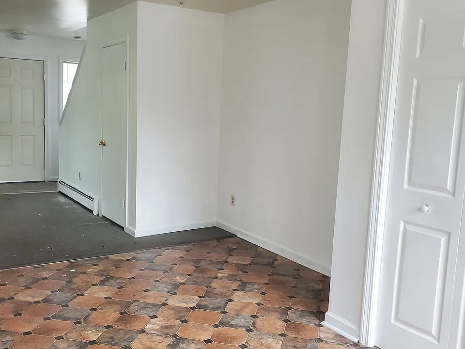 200 Henry St