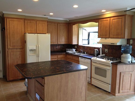 5th image of 1233 Evergreen Way