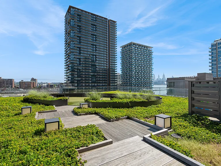 2 Shore Ln #4L — Photo 27
